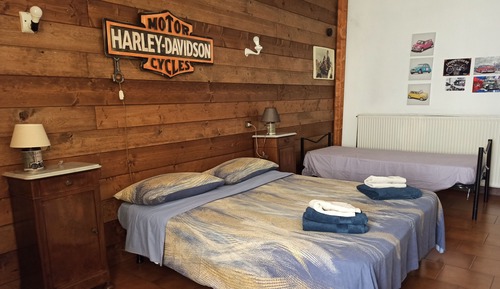 Basic Double Room, Shared Bathroom