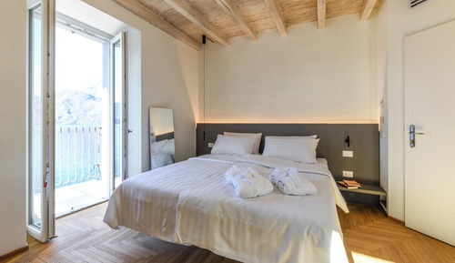 Deluxe Room, Balcony, Lake View
