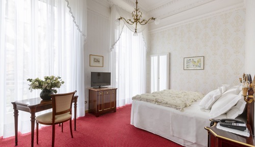 Classic Double or Twin Room (Park / Town View)