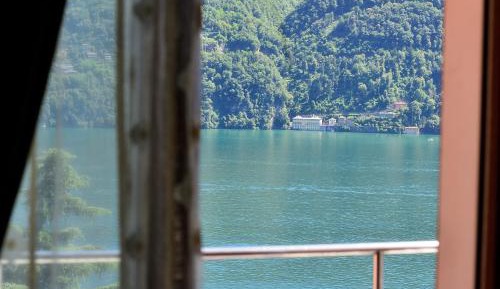 Double Room with Lake View and Balcony