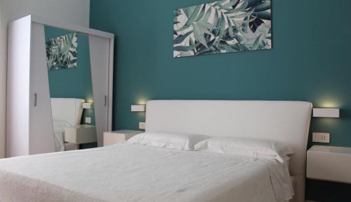 Two-Bedroom Deluxe Apartment with Balcony