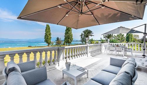 Four-Bedroom Apartment with Lake View