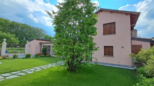 Villa with Garden View