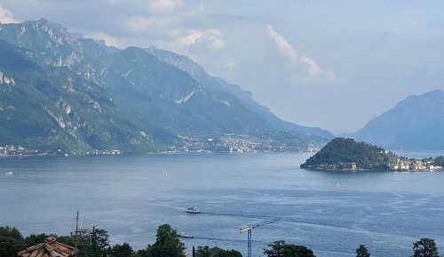 Apartment with Lake View