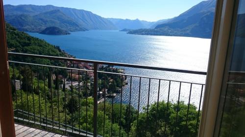 One-Bedroom Apartment with Lake View