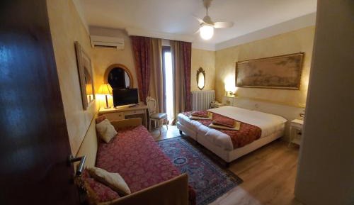 Triple Room with Lake View and Balcony