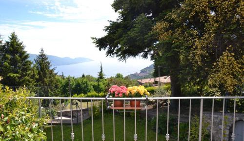 Apartment with Lake View