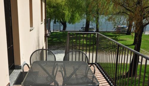 One-Bedroom Apartment with Garden View