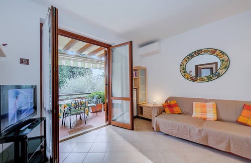 Toscolano Maderno Apartment | Verde Giada with pool