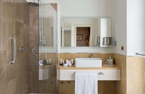 Rondo - Torretta House | Elegant Stay in Nature: 4-Star Comfort, Bike Through Parco Nord, Pets Welcome