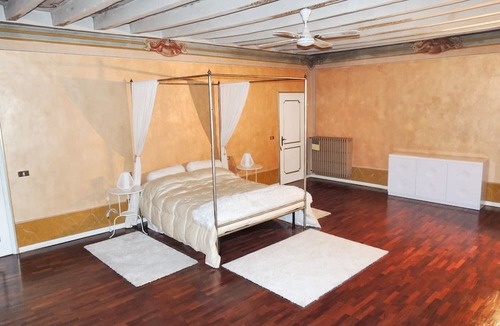 Centro Storico Nord Apartment | Homerez - Luxury Apartment in Brescia + Jacuzzi