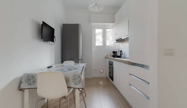 GuestHost - Cozy 72m2 apartment, ideal for 4 people, located on the third floor of a building without a lift.The accommodation is located in the Forlanini district, a quiet residential area well equipped with the main services and well connected thanks t
