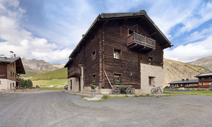 Livigno Apartment | Studio Apartment "Baita Campacc Salient" with Mountain View, Shared Garden & Wi-Fi
